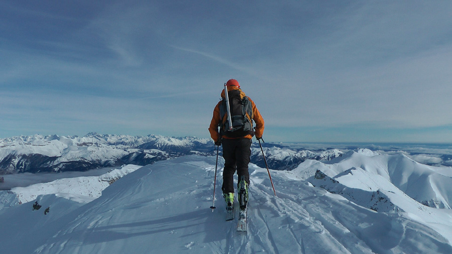 Arrivée au sommet sur fond de Mercantour, Argentara, Gelas, etc