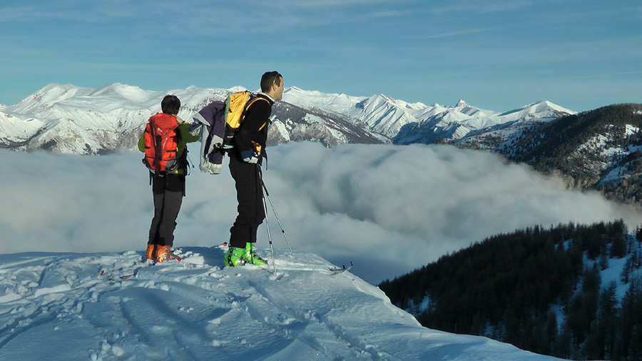 Vues vers le nord, Secteur le Foux d' Allos /mer, Gd Séolane au dessus des nuages