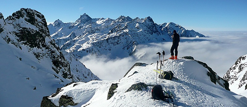 Au col de l'Aigleton toujours : Belle vue sur le Grand Pic et la crasse qui arrive de l'Ouest