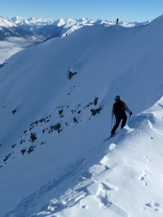 #6 Pointe d Pointe d'Emy : Départ sous le sommet sous l'oeil des spectateurs...drôle d'ambiance !