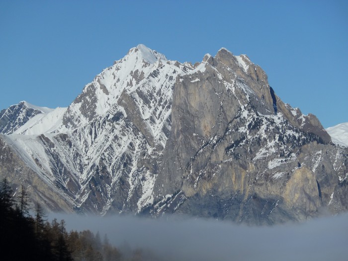 #15 Pointe d Pointe d'Emy : La Croix des Têtes sous les feux de l'après-midi.