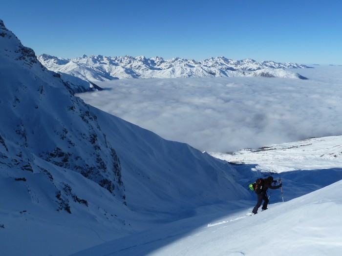 #12 Pointe d Pointe d'Emy : Arrivée au col sur fond de Belledonne E.