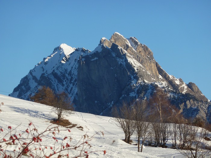 #1 Pointe d Pointe d'Emy : Ambiance du sud sur fond de Croix des Têtes.