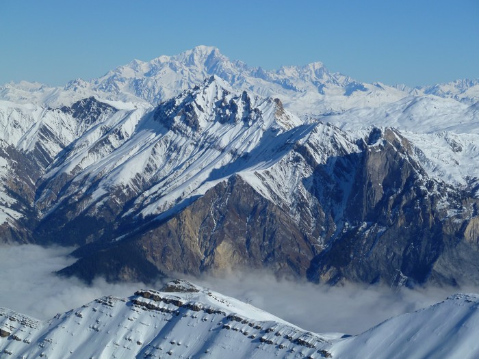 #5 Pointe d Pointe d'Emy : Croix des Têtes, Grand Perrons, Mt Blanc...un joli coup d'oeil du sommet.