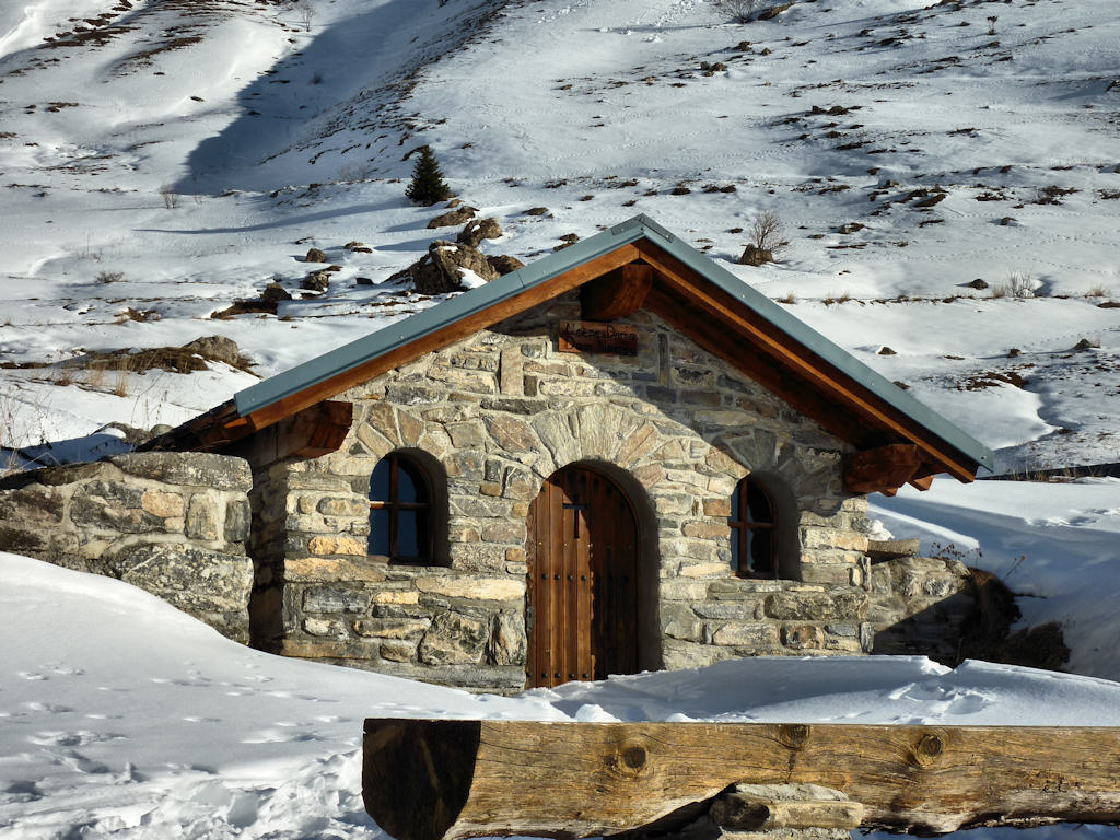 Notre Dame des neiges : Dans le sympathique village de la Pesée.