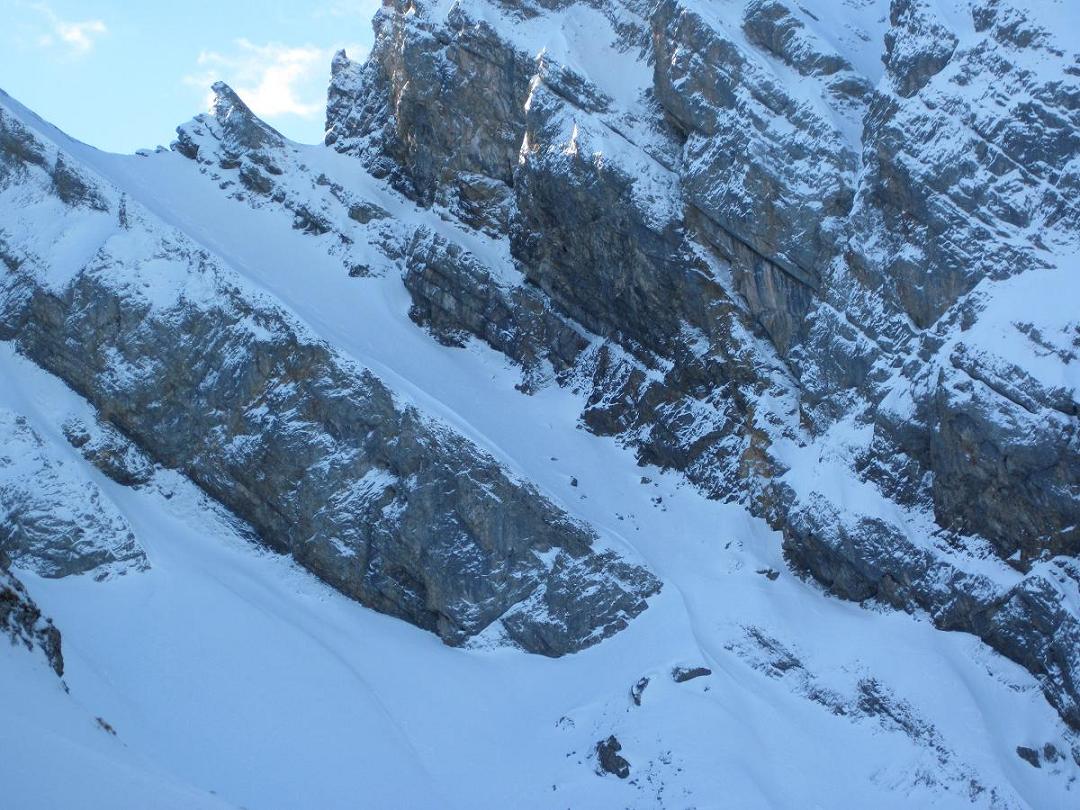 Vue d'en face : Vue sur le col du Paré de Joux