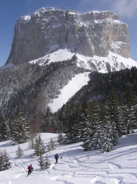 Anne-Cé sous le Mt-Aiguille : Splendide panorama toute la journée. Anne-Cé se régale sous le regard du Mt-Aiguille