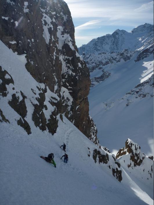 Gardette : La traversee qui fait le cote un peu expo du couloir - mais en fait ca passe aussi a ski dessous, c'est juste moins la ligne logique