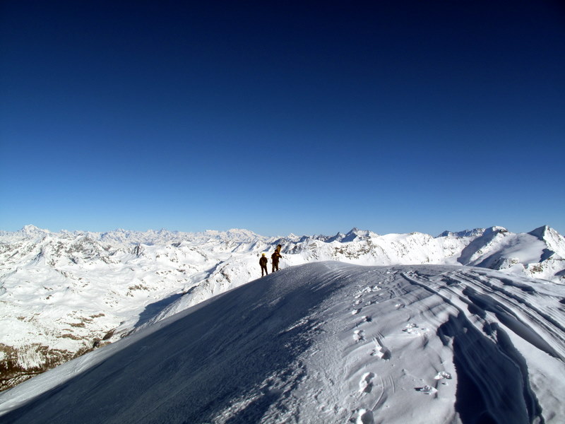 Sommet : On peut partir à ski du sommet