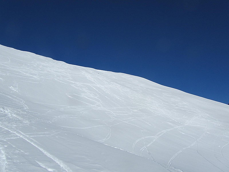 Sous le sommet : Il faut skier léger, mais ça porte