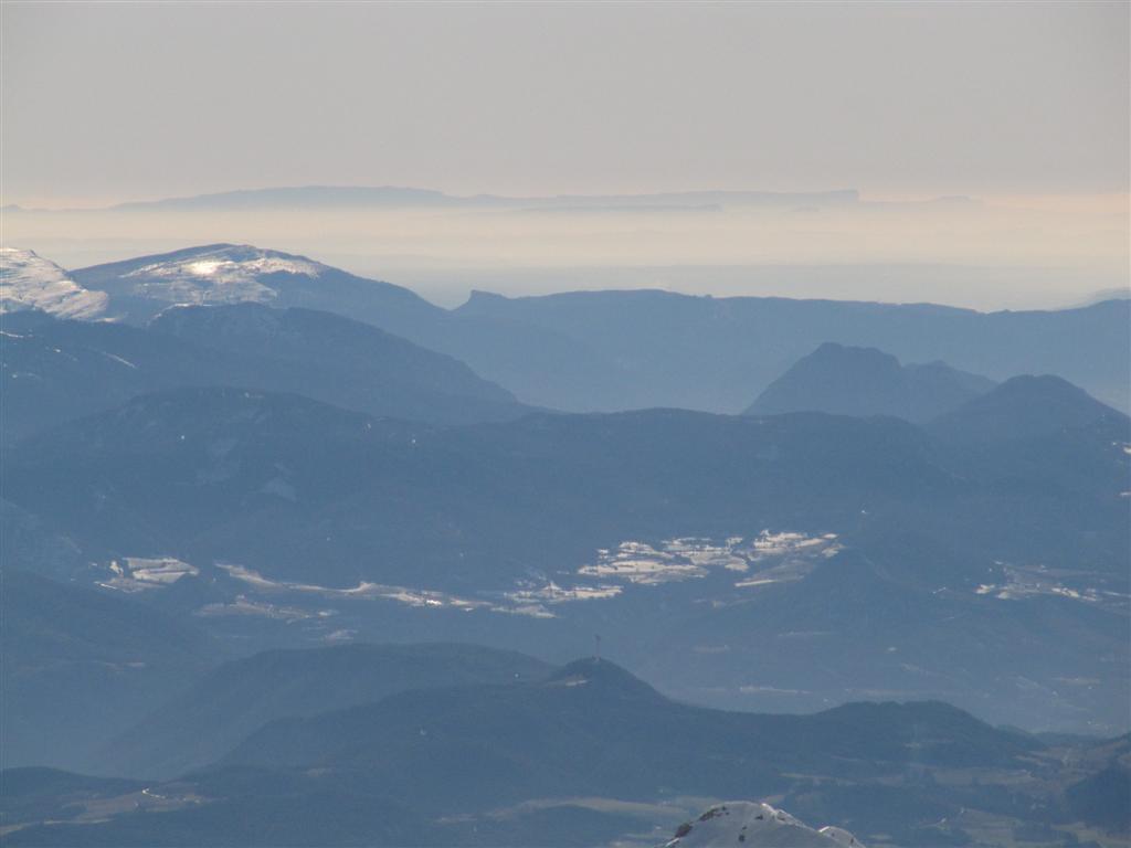 paysage du col : la Sainte-Baume et le pic de Bertagne au fond