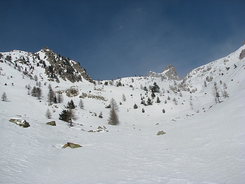 Caire Fourchu : dans le vallon des Adus