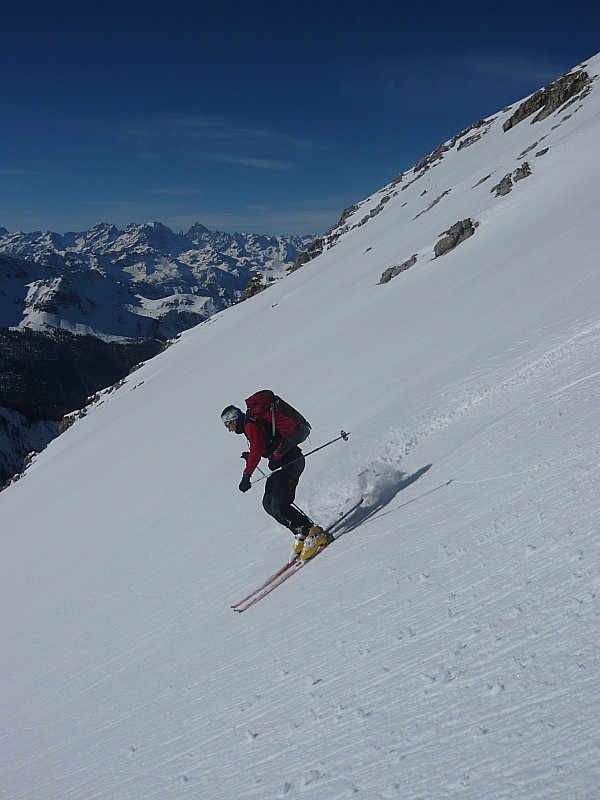 Face sud-ouest : Dans la face, Pelvoux et Ecrins au lointain