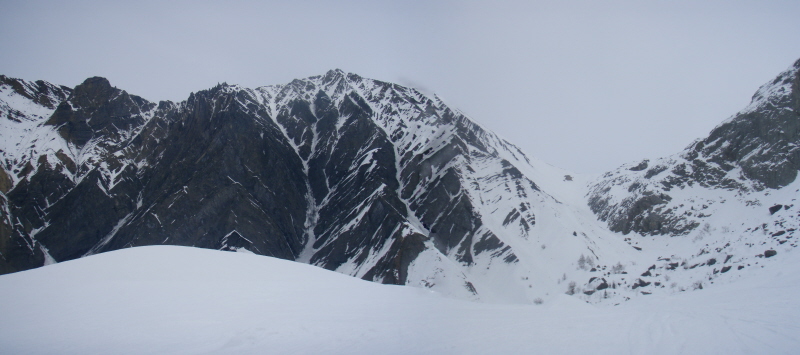 Aiguillettes et Col du Couard : Ca passe. La meilleure neige était dans la face est sous les Aiguillettes pour rejoindre le col