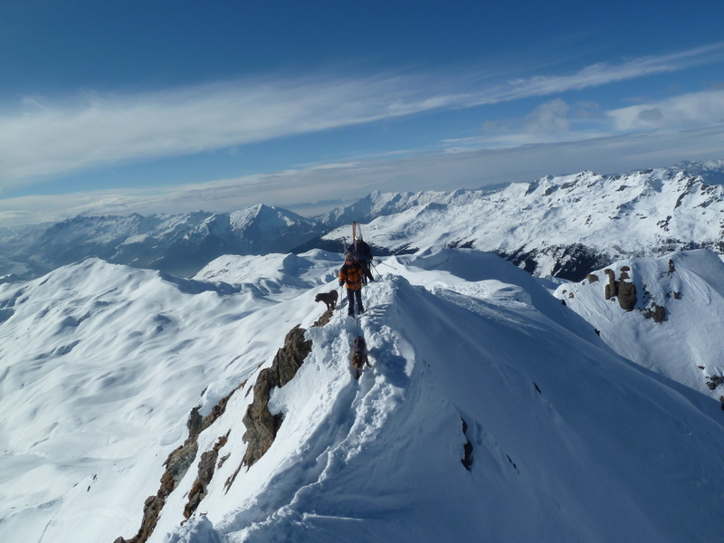 Sur l'arête menant au sommet : Charlotte et cousin hub