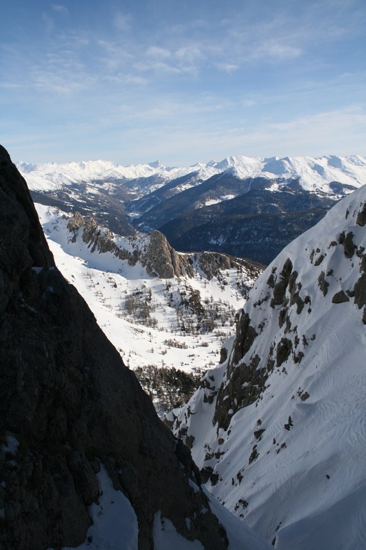 De la brèche de Croseras : vue sur le collu de la crête de Balari. Tout au fond le Bric Bouchet.
