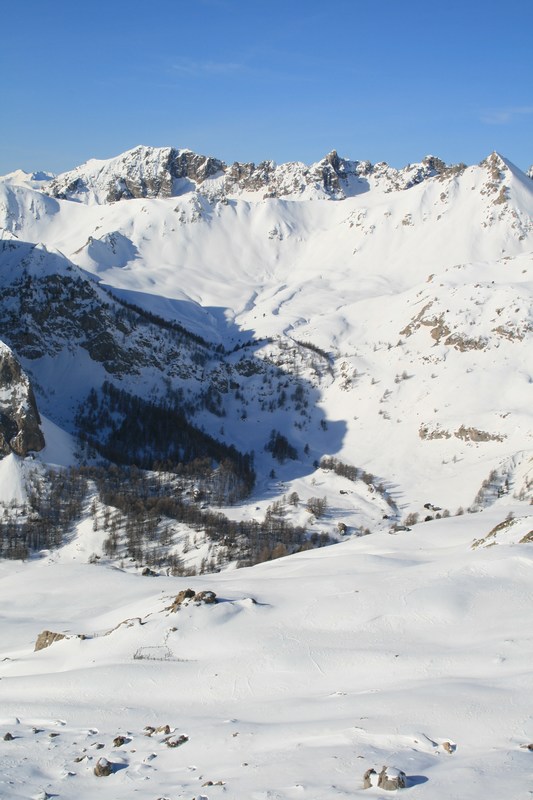 Vers l'ouest : Col saint Antoine, pic des Chalanches et au fond la crête des Pareis.