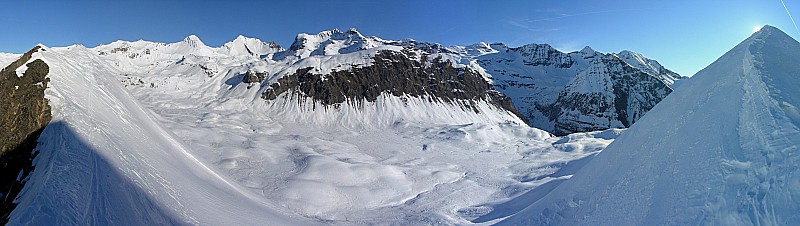 Panorama 180 : Vue vers le Nord (Estaris et Diolon à gauche, Piniers à droite, Pelissons dominant le plateau de Jujal plein centre.
