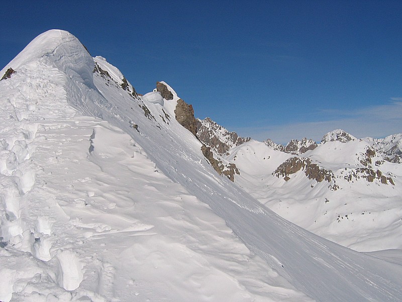 col vers rocher peyron : c'est raide, surtout sur un seul ski !