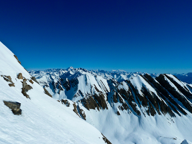Berrio Blanc : Mt Belleface au premier plan et Alpes Valaisannes au fond
