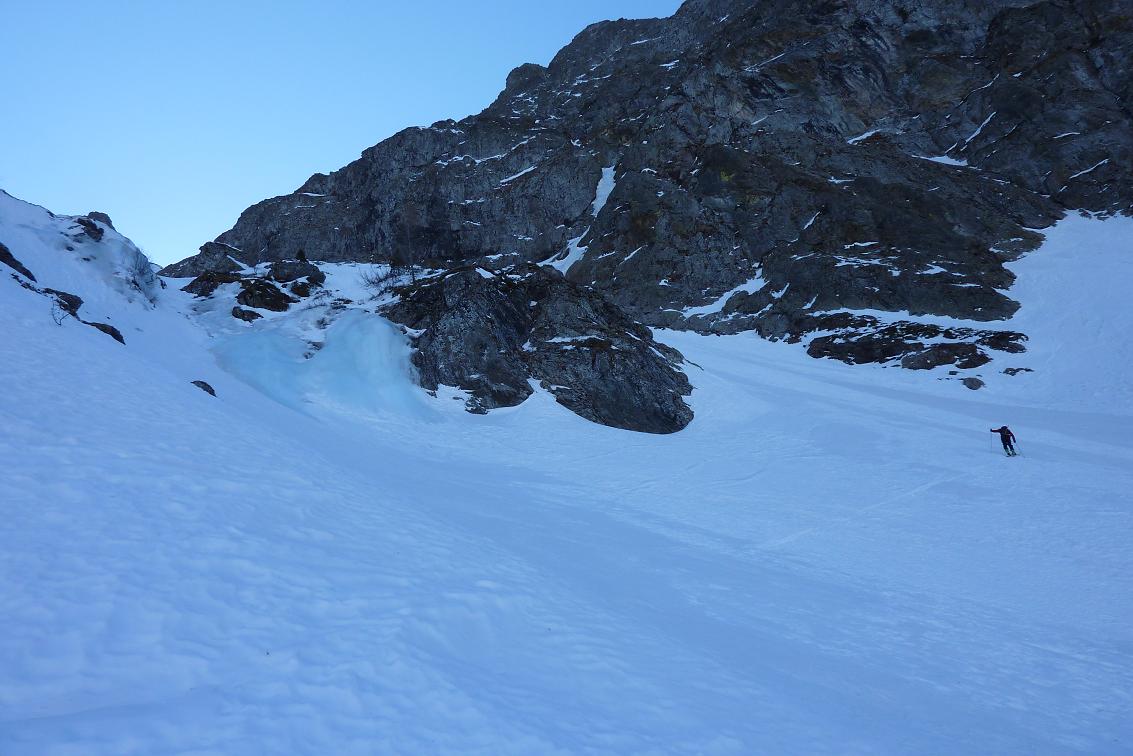 Ambiance glacée : De nombreuses cascades de glace jalonnent l'itinéraire
