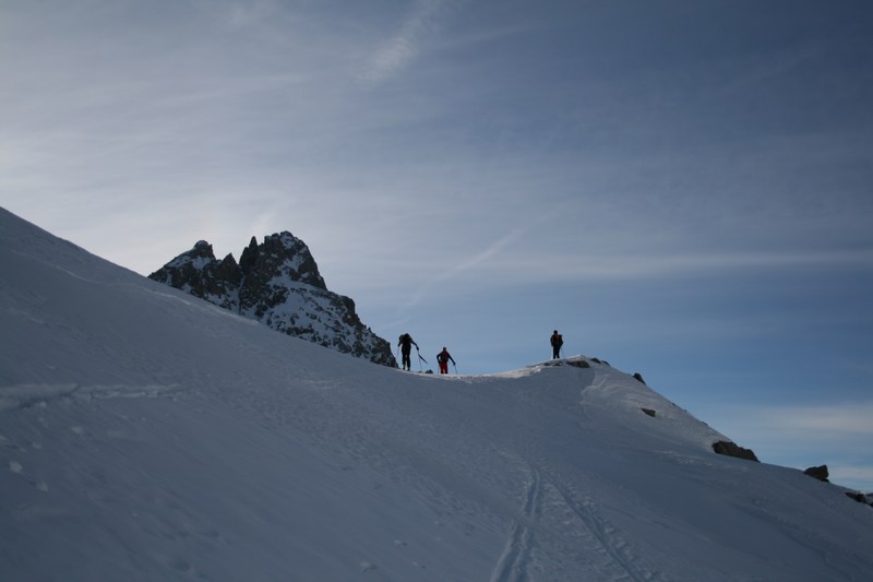 Petite bosse : au soleil propice à une petite pause, avant la traversée descendante vers le pied de la face SW.