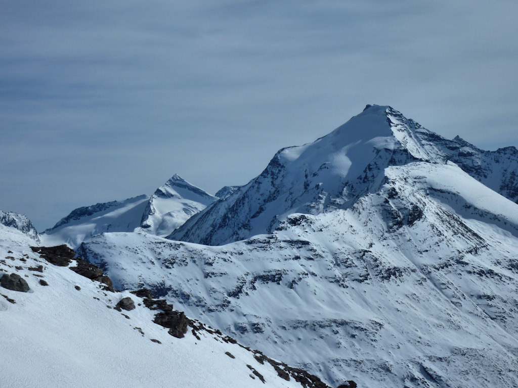 Prestigieux voisin : La Pointe de Charbonnel (3752 m).