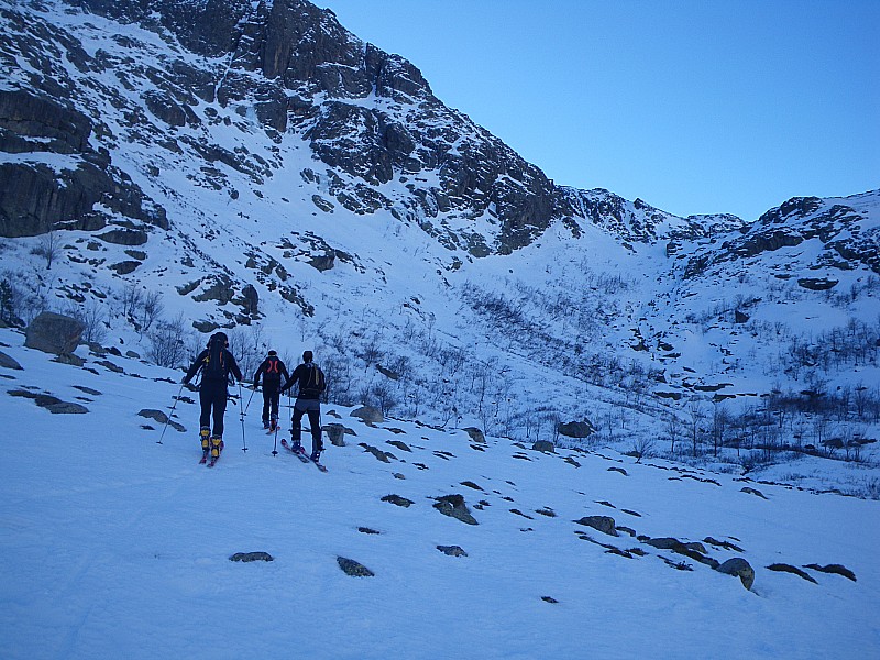 Brèche de Goria : Montée sous le verrou du Mélo