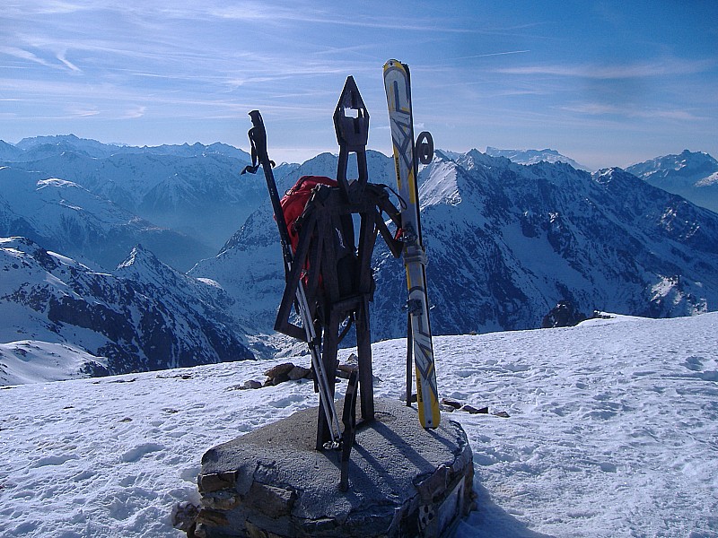 Saint Eloi se met au ski! : Motivé pour chausser, il avait bien froid et commencait à avoir des fourmis dans les jambes!