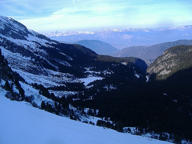 Poursollet : On replonge à l'ombre au lac Fourchu... direction lac de Poursollet (ca passe ski sans pousser mais la neige est horrible!)