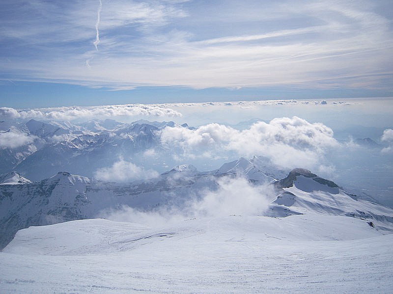 premiére pente : vue du sommet, les premiers nuages sur le Champsaur depuis longtemps