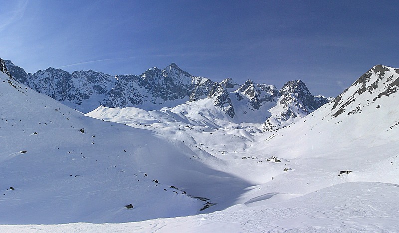 Neige Cordier et Pic d'arsine : Arrêt photo obligatoire!
En bas, la moraine du glacier d'arsine et le col d'arsine