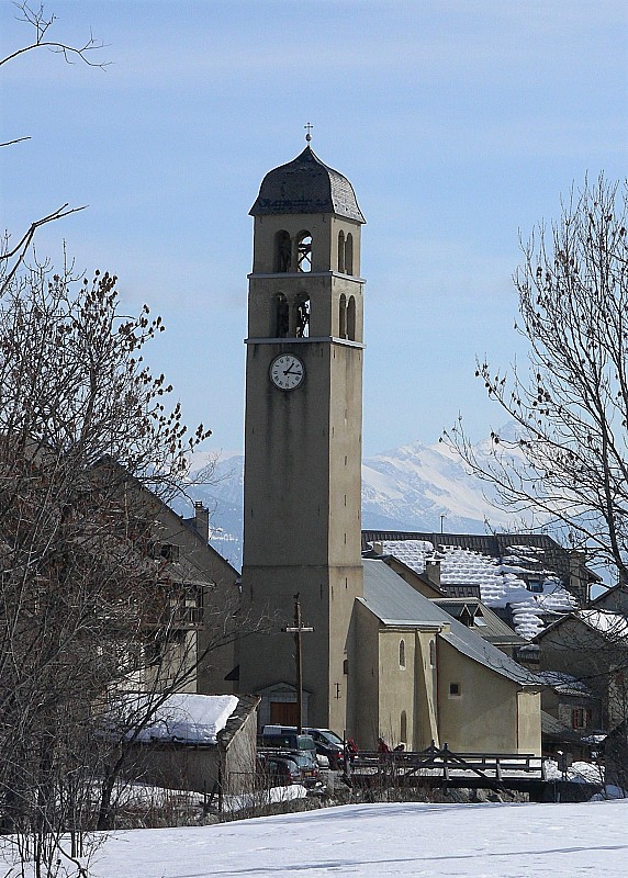Le Casset : Retour au village après une belle journée - un bien beau clocher qui mérite une photo