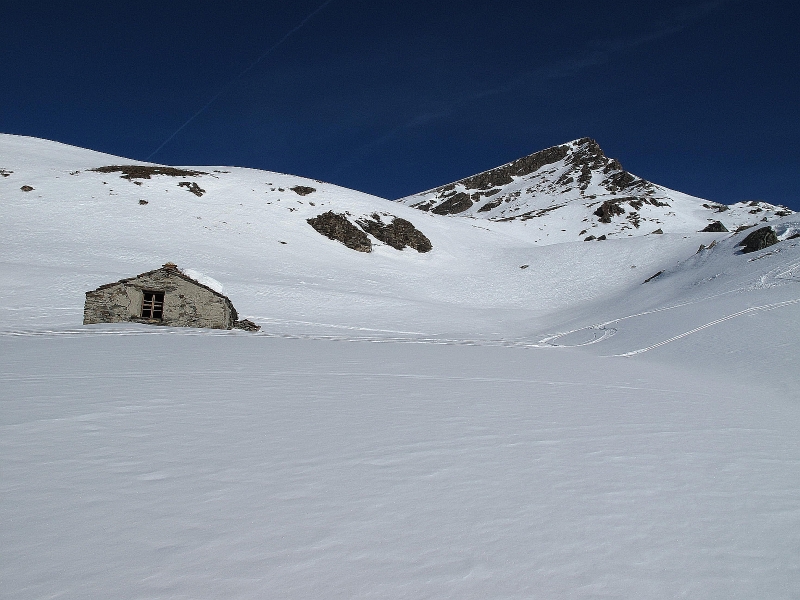 La ruine... : ...sous le sommet...