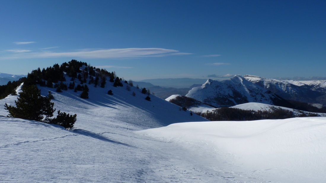 Et sur l'autre versant : Neige dure mais bonne à skier