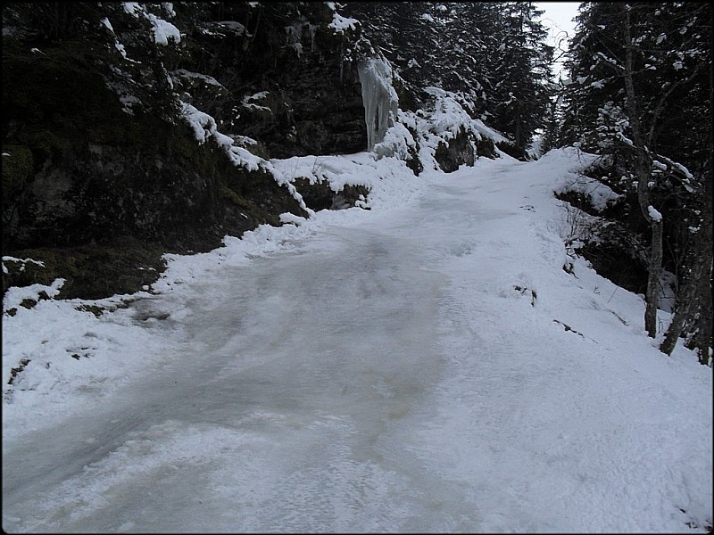 La voie romaine : La voie Romaine passe très bien.
2 passages en glace qui se contournent par la droite.