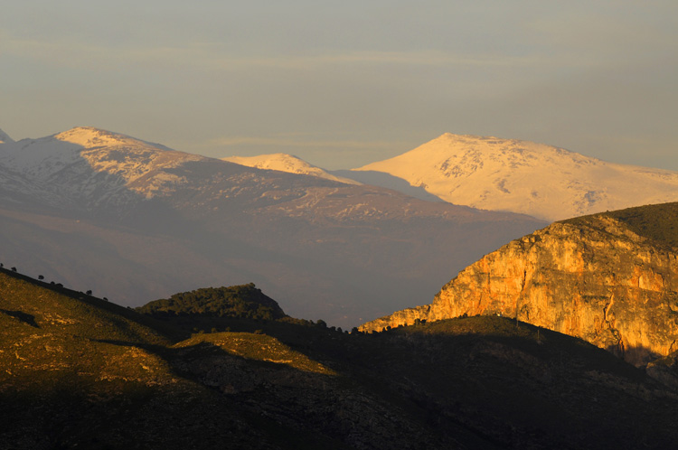 Bord de mer : Le Muhacen au couchant depuis ... la plage de Salobreña.