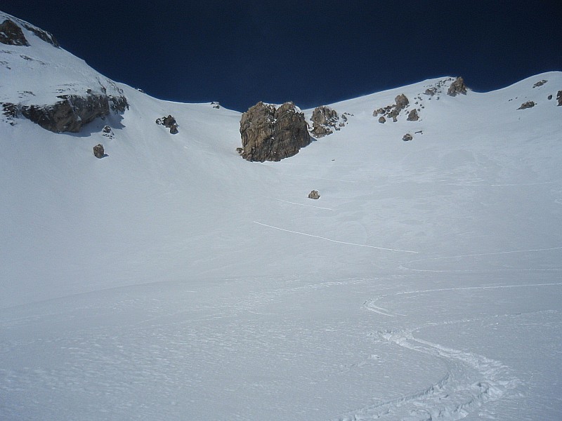 passage clef : à gauche du gros rognon rocheux