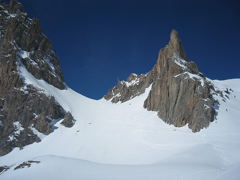 au pied du col d'Enchiausa : de belles aiguilles calcaires