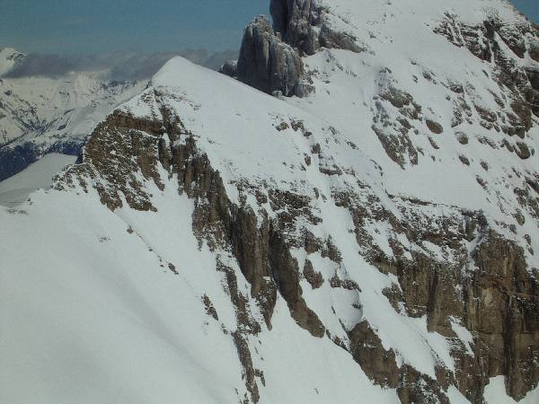 Malpasset Sud : Il parait que l'itinéraire "normal" à ski de l'Obiou, venant de la Fuvelle, passe par là, mais je ne sais pas bien où, personne n'ayant trouvé ce passage en état.