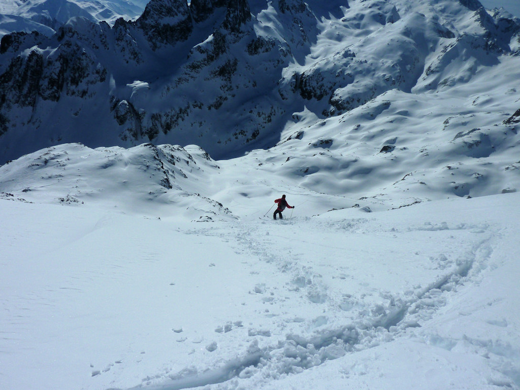Début de la descente : Du bon ski malgré une neige humide et lourde.