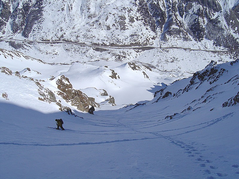 dans le couloir : "skis sur le sac ou skis aux pieds" question de point de vue...