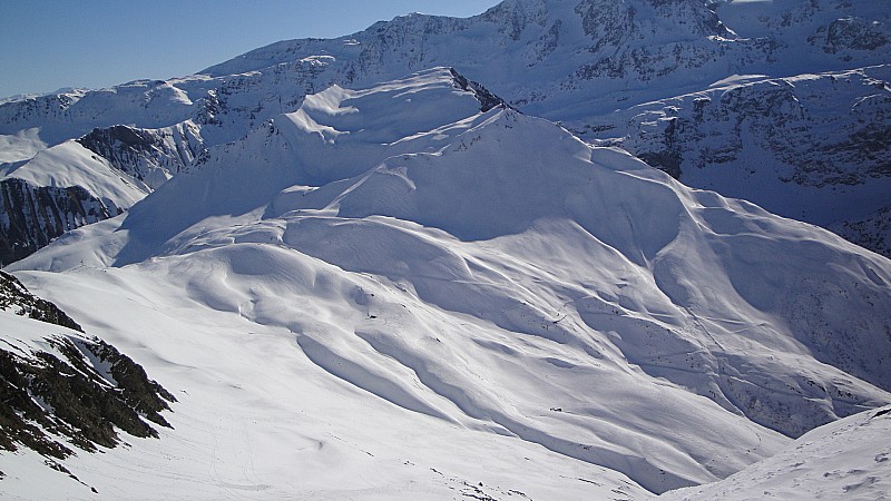 Vue du sommet : Les Aiguillettes et Côte Belle.
Col du Sabot en bas à gauche