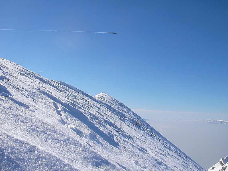 L'arête du sommet : L'arête bien effilée. Attention aux corniches sur la combe de Savoie.