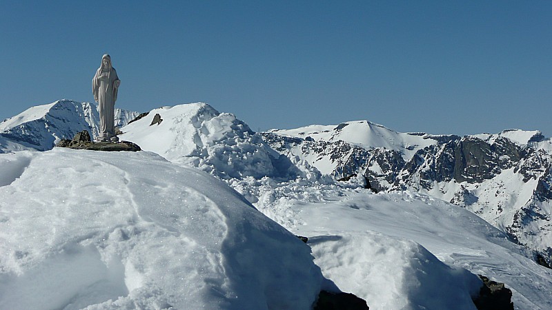 A gauche de la vierge ... : Le Mont Buet, géant des Aiguilles Rouges