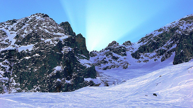 Rayons de soleil ... : ... au-dessus du Col du Belvédère et du glacier de Bérard