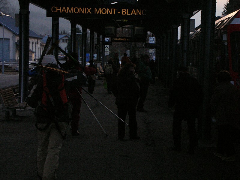 Pointe A. Favre : Gare de Cham Centre: Fin de l' Histoire du Jour !