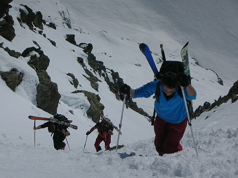 Pointe A. Favre : Couloir SW- Ca finit à pied, tête dans l'guidon  !
