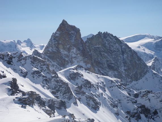 les aiguilles rouges d'Arolla : parcourue avec patiente et détermination,à l'époque où on félicitait O. pour son double choix