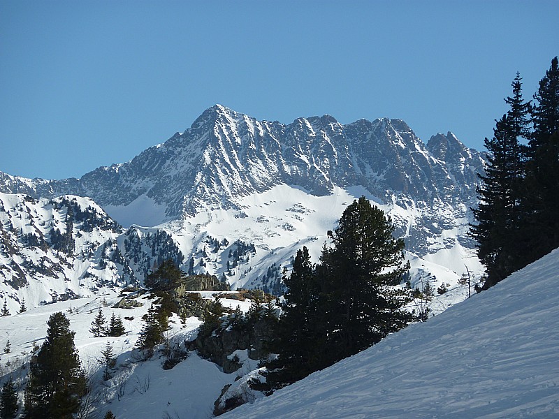 Pic de l'Etendard : Quelle belle forteresse coté Eau d'Olle